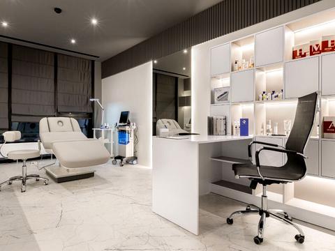 комерційна за адресою Джона Маккейна вул. (Івана Кудрі), 1