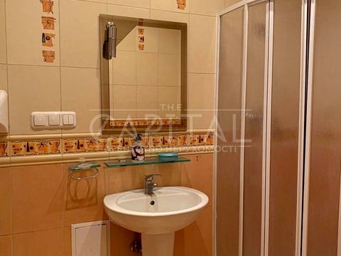 комерційна за адресою Івана Франка пл., 3