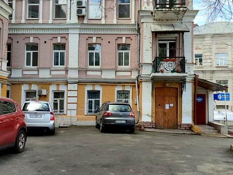 комерційна за адресою Лютеранська вул., 12