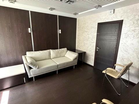 комерційна за адресою майдан Незалежності пл., 2