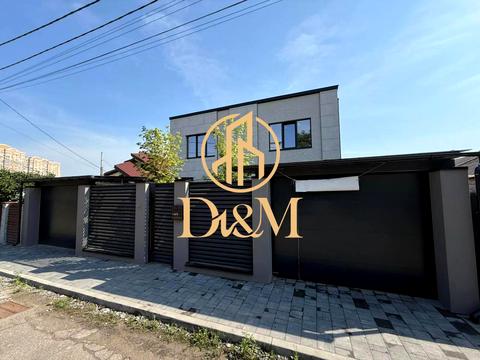 будинок за адресою Листопадна вул.