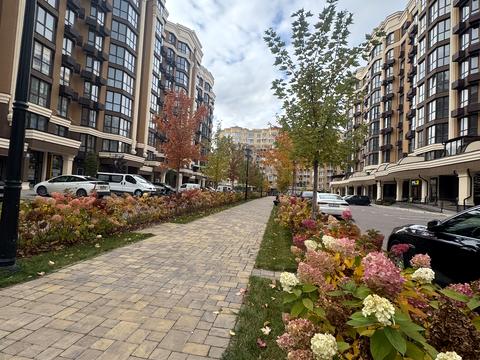 коммерческая по адресу Радісна, 4