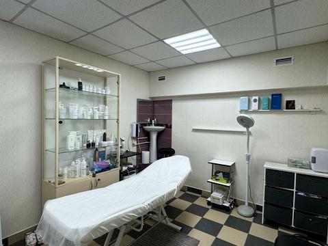 комерційна за адресою Зодчих вул., 40