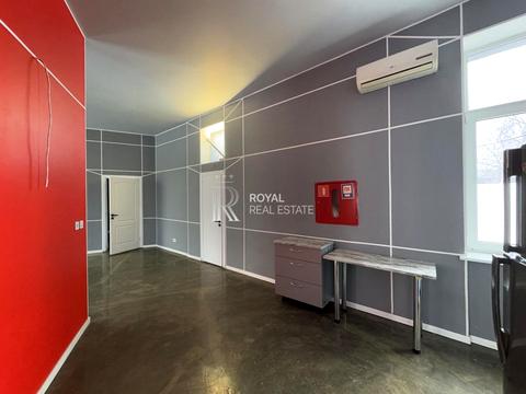 комерційна за адресою Лаврська вул. (Січневого Повстання), 16