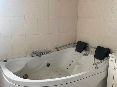 квартира за адресою Анни Ахматової вул., 13