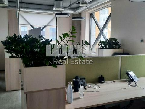 комерційна за адресою Велика Васильківська вул. (Червоноармійська), 100