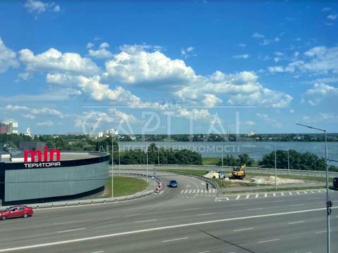 коммерческая по адресу Миколы Бажана просп., 38