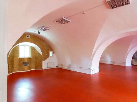 комерційна за адресою Рибальська вул., 22