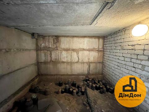 паркомісце за адресою Полярна вул., 19