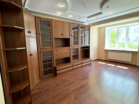 квартира по адресу Строителей ул., 30