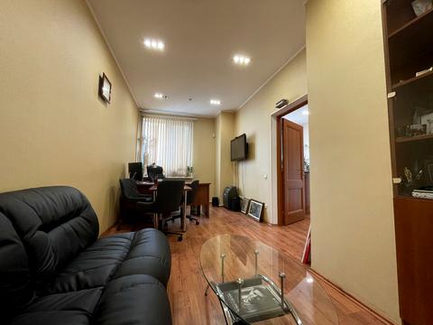 комерційна за адресою Добровольців вул. (Маршала Говорова), 18