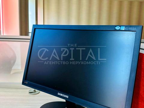 комерційна за адресою Володимирська вул., 65