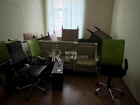 комерційна за адресою Київ, Лаврська вул. (Січневого Повстання), 8