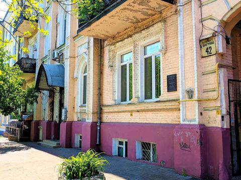 коммерческая по адресу Ивана Франко ул., 42