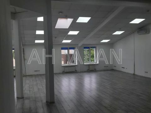 комерційна за адресою Межигірська вул., 87-А