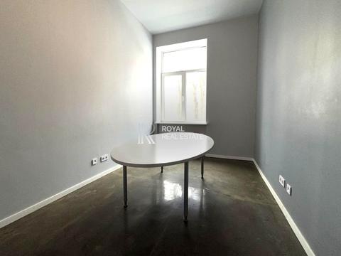 комерційна за адресою Лаврська вул. (Січневого Повстання), 16