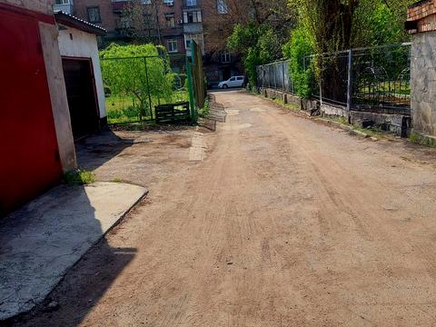 паркомісце за адресою Дмитра Яворницького просп. (Карла Маркса), 82