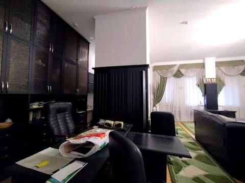 комерційна за адресою Конституційна вул., 15