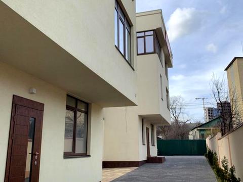 будинок за адресою Миколи Міхновського бульв. (Дружби Народів), 7