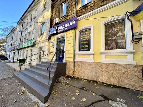 комерційна за адресою Павла Скоропадського вул. (Адмірала Макарова), 37