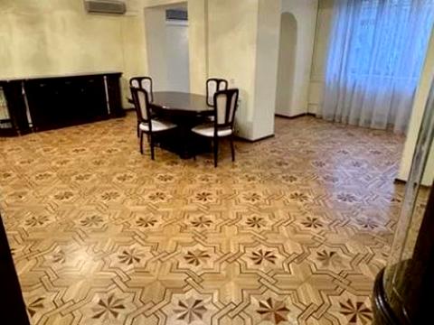 квартира за адресою Базарна вул., 1