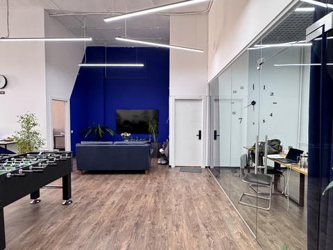 комерційна за адресою Володимирська вул., 10