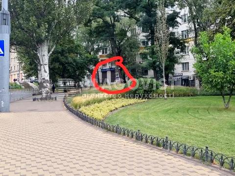 комерційна за адресою Миколи Міхновського бульв. (Дружби Народів), 32