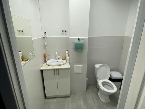комерційна за адресою Героїв УПА вул., 73в