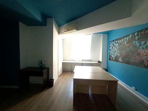 комерційна за адресою Ореста Васкула вул., 8