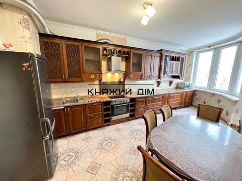 квартира за адресою Митрополита Андрея Шептицького вул. (Анатолія Луначарського), 10