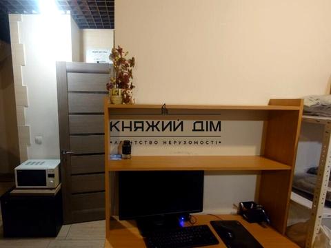 комерційна за адресою Воскресенська вул., 12-Г