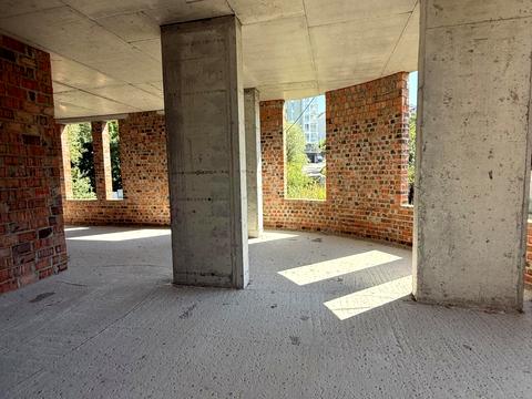 комерційна за адресою Івана Миколайчука вул., 38