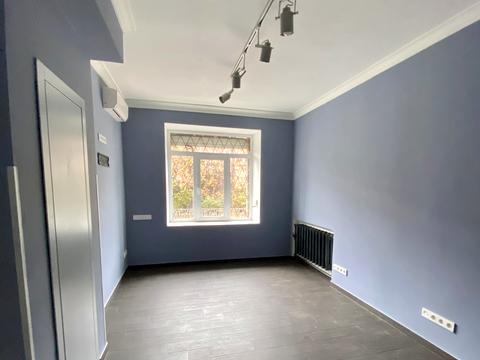 комерційна за адресою Межигірська вул., 56/50