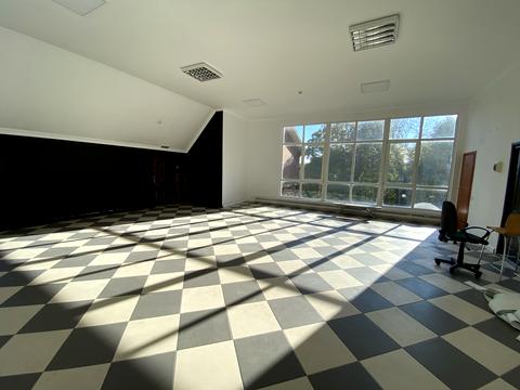 комерційна за адресою Миру просп., 95/2