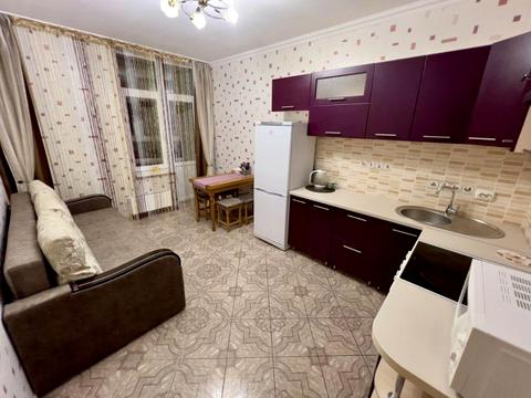 квартира за адресою Анни Ахматової вул., 32/18