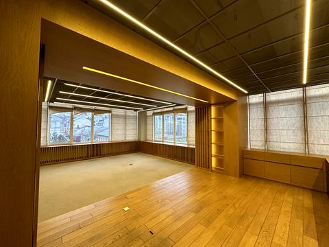 комерційна за адресою Верхній Вал вул., 2