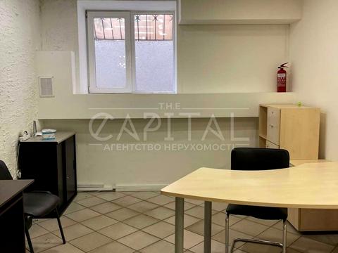 комерційна за адресою Бастіонна вул., 2/1