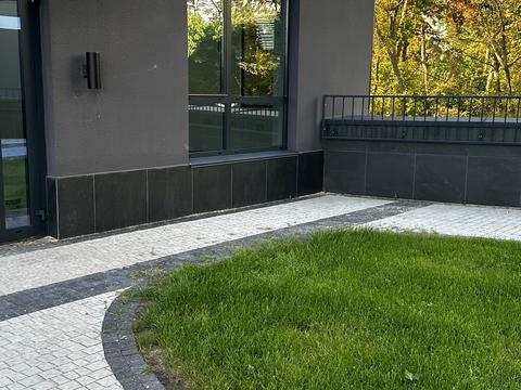 комерційна за адресою Воскресенська вул., 2-В