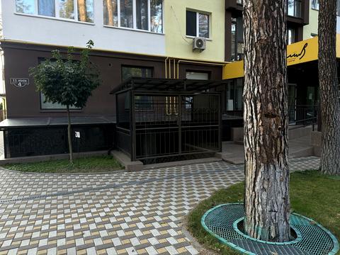 комерційна за адресою 11-та Лінія вул., 4