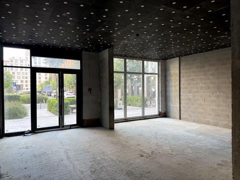 комерційна за адресою Салютна вул., 2к18