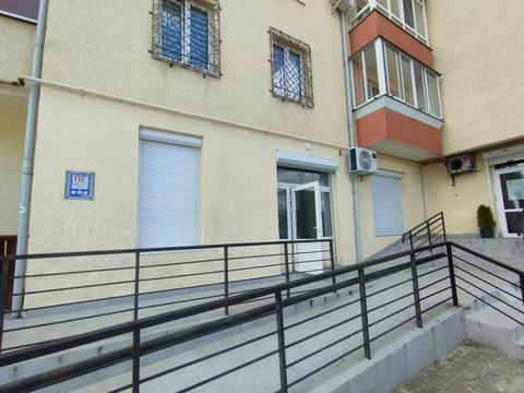 комерційна за адресою Богдана Хмельницького вул., 33а