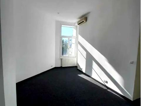 комерційна за адресою Музейний пров., 4