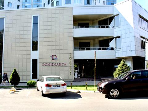 комерційна за адресою Добровольців вул. (Маршала Говорова), 18