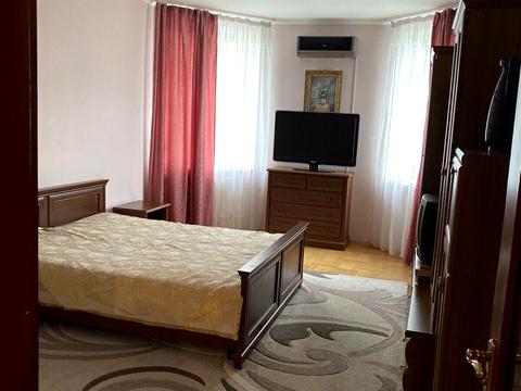 квартира по адресу Николая Амосова ул., 2