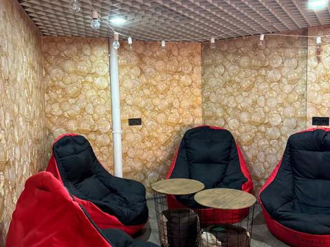 комерційна за адресою Прорізна вул., 5