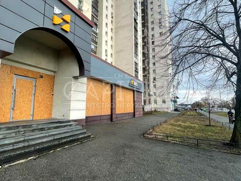 комерційна за адресою Дніпровська набережна вул., 13