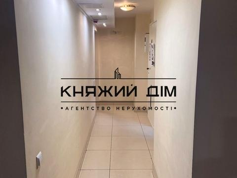 комерційна за адресою Дмитрівська вул., 69