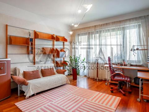 квартира за адресою Кропивницького вул., 10