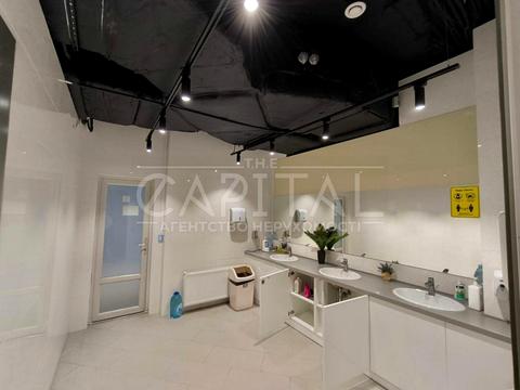 комерційна за адресою Євгена Коновальця вул. (Щорса), 36