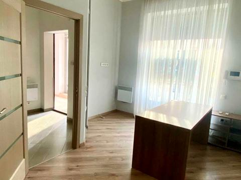 комерційна за адресою Дніпровська набережна вул., 14-А
